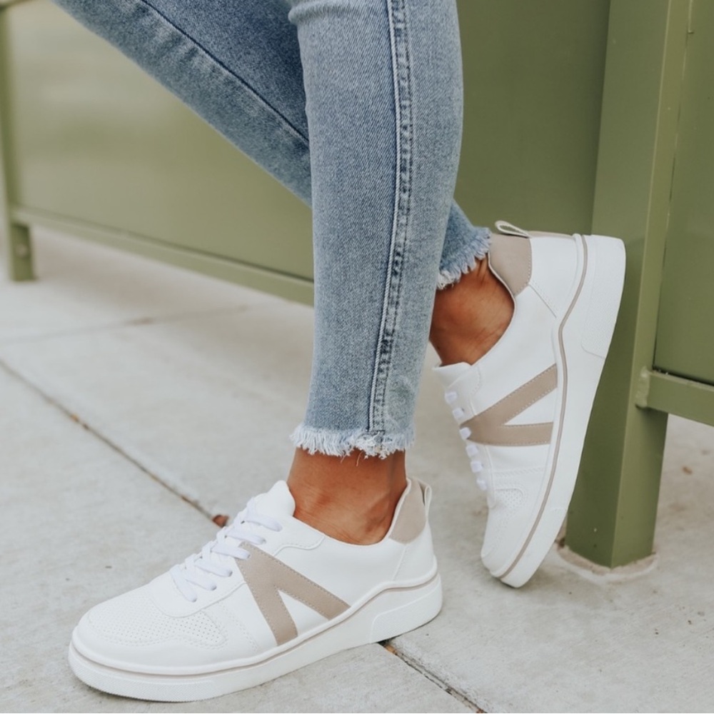 MIA Womens Alta Perforated Lace Up Sneakers Casual Beige Off White Size 9.5